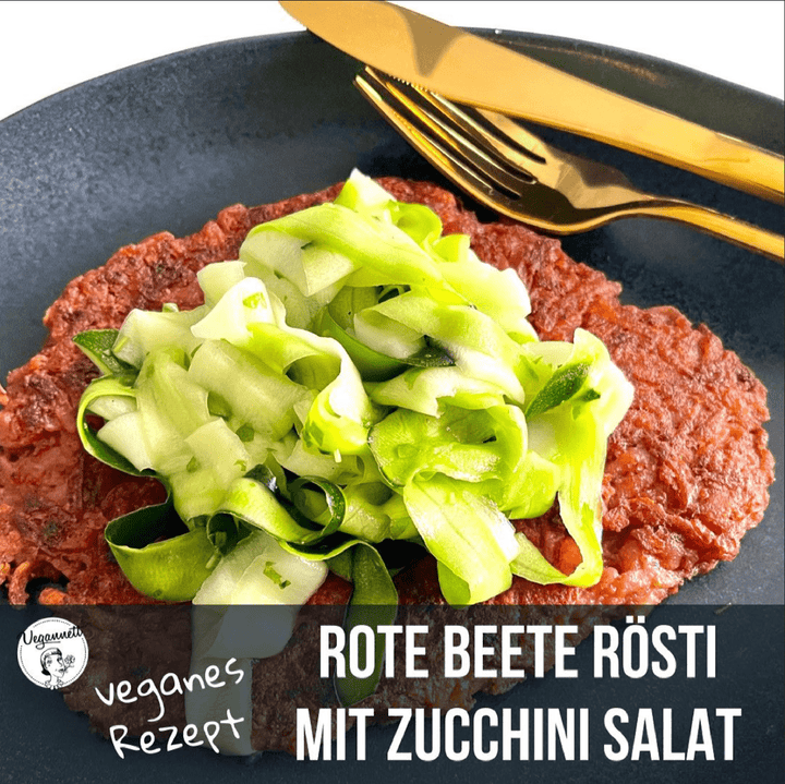 Gold trifft Pink – Rote Beete Rösti mit Zucchini-Nudel-Salat