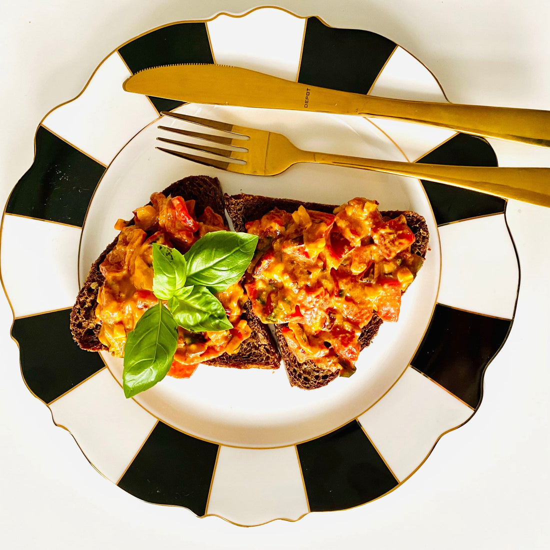 Paprika-Bruschetta – Mediterraner Snack mit Feuer & Frische
