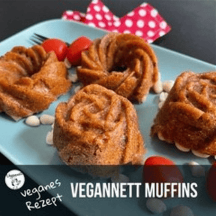 Sonnengruß im Muffinförmchen – Vegane Tomate-Basilikum-Muffins